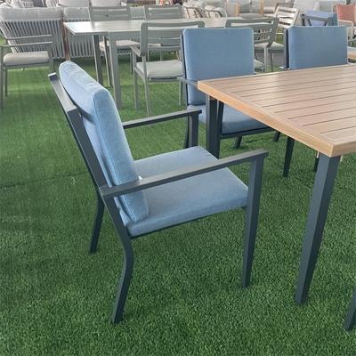 Anpassungsfähige Farbe Außengartenmöbel Aluminium Rattan Sofa Set für Luxus-Tisch