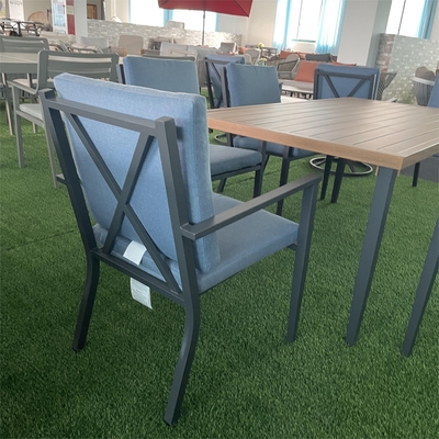Anpassungsfähige Farbe Außengartenmöbel Aluminium Rattan Sofa Set für Luxus-Tisch