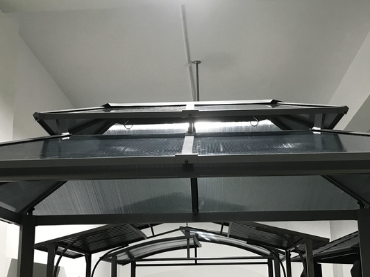 Polykarbonatplatten-Gazebo mit doppelter Spitze 2.35X1.7X2.45M für die Außenpergolenbrücke