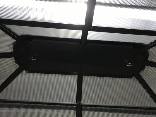 Polykarbonatplatten-Gazebo mit doppelter Spitze 2.35X1.7X2.45M für die Außenpergolenbrücke